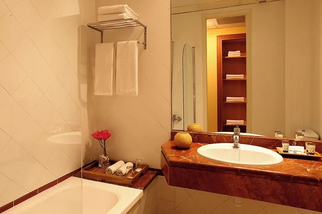 Master, Twin Beds، Hotel Nouvel 4/5