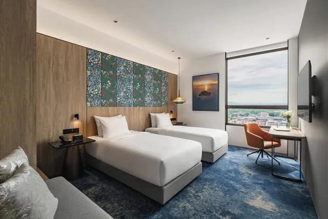 غرفة قياسية بسريرين منفصلين بإطلالة على المدينة مع دخول صالة النادي، Crowne Plaza Penang Straits City 2/10