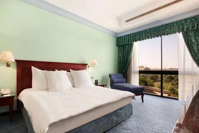 جناح جونيور، Hilton Pyramids Golf Resort 2/5