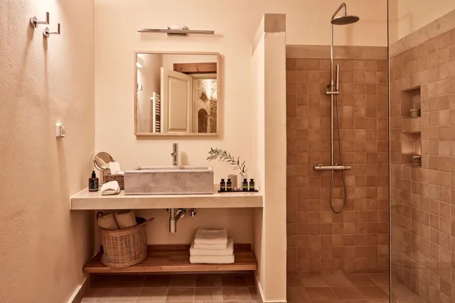 Junior Suite, King Bed, Kapsaliana Village Hotel 2/4