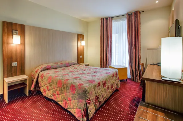 غرفة تنفيذية بسريرين منفصلين، HOTEL TERMINUS MONTPARNASSE 2/10