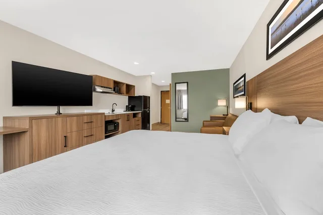 Upgrade, Efficiency, Suite, King Bed، Quality Inn Midland TX 1/6
