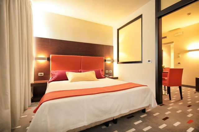 جناح، Hotel Major 2/7