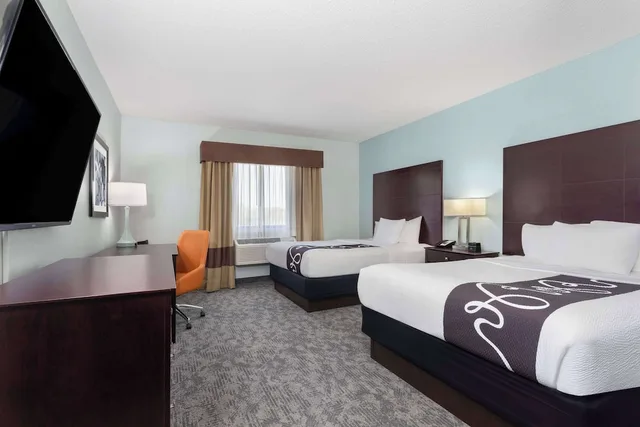 Room, 2 Queen Beds, Lake View, La Quinta Inn & Suites by Wyndham Bonita Springs Naples N. 3/9
