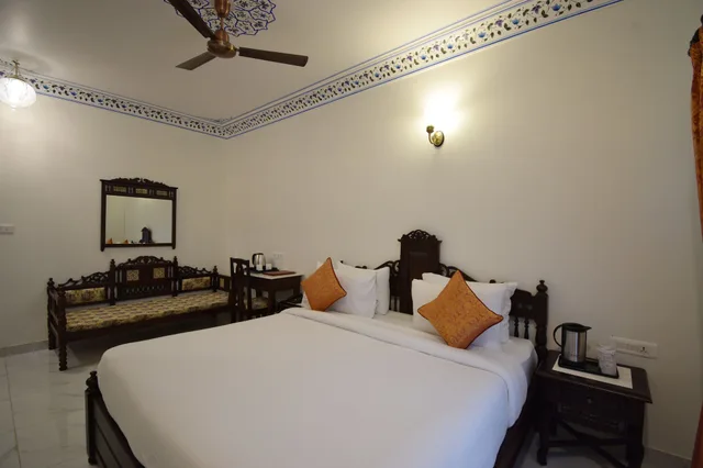غرفة ملكية ديلوكس بسرير مزدوج، Hotel Umaid Residency 3/7