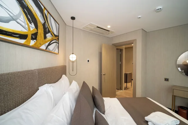 جناح كومفورت بسرير كينج مع أريكة، Rayelin Hotel Old Town 1/6