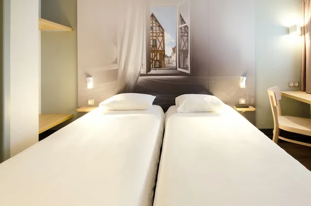 غرفة بسريرين منفصلين، B&B HOTEL Chartres Le Forum 2/4