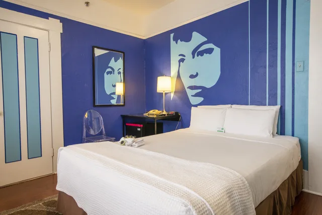 غرفة قياسية بسرير كوين، Hotel Des Arts 2/10