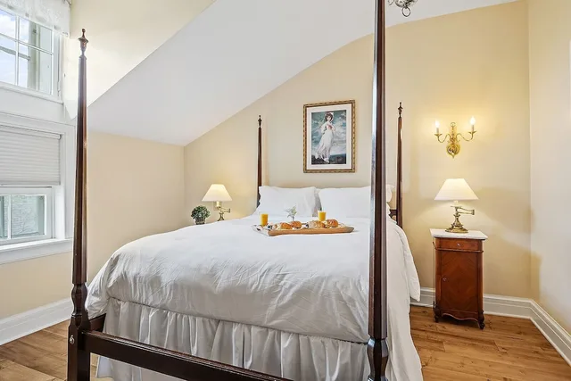 Signature, Suite, Queen Bed, Two Story, Jetted Tub، The Rochester Inn, A Historic Hotel 2/10