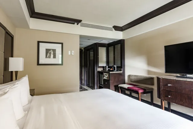 غرفة بسرير كوين، Hotel Montreal Bonaventure 1/9