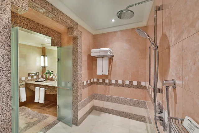 جناح رئاسي، المدينة هيلتون(Madinah Hilton Hotel) 8/8