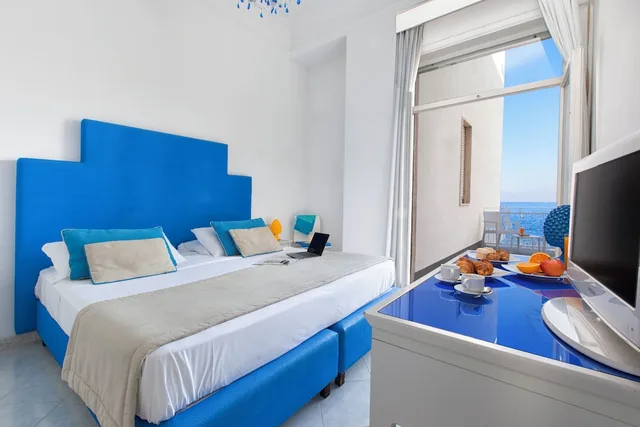 غرفة ديلوكس بسريرين منفصلين، Hotel Admiral Sorrento 1/4