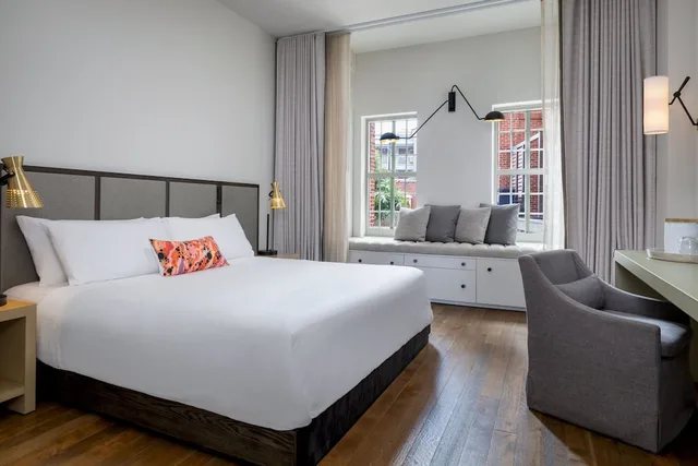 Room, King Bed, Pool View, The Alida, Savannah, a Tribute Portfolio Hotel 1/7