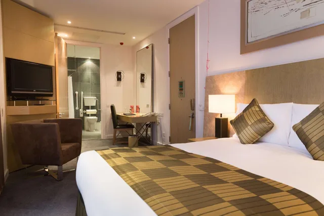 Superior, King Bed, PARK PLAZA CARDIFF 1/10