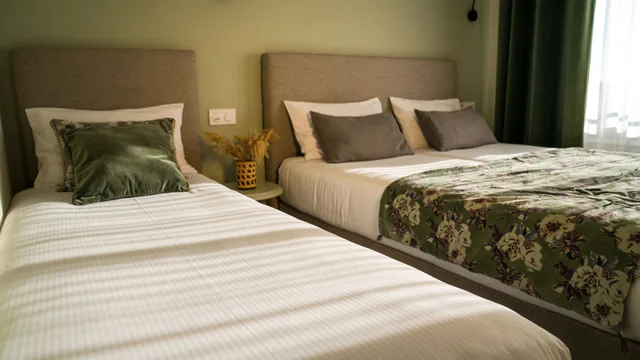 غرفة عائلية ثلاثية، Hotel the Originals Roscoff Armen Le Triton 2/8