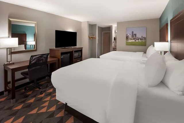 غرفة قياسية بسريرين كوين، Clarion Pointe Indianapolis Northeast 4/5