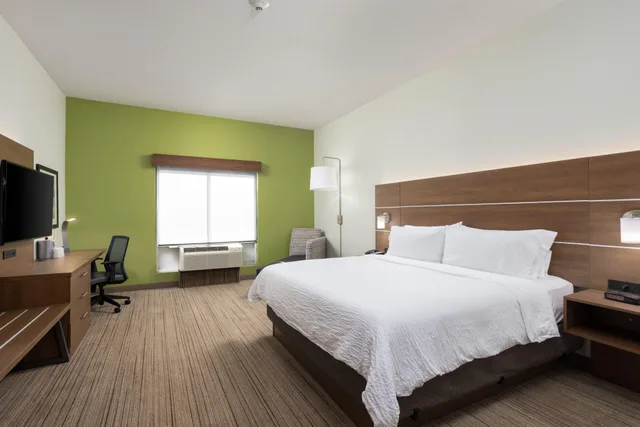 غرفة بسرير كينج، Holiday Inn Express Carrollton, an IHG Hotel 2/3