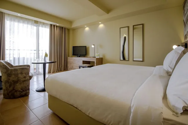 جناح سوبيريور بسرير مزدوج بإطلالة على البحر مع أريكة، Calheta Beach by Savoy Signature 2/7