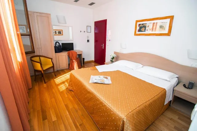 Standard, Triple, Street View، Hotel La Colonna 1/1