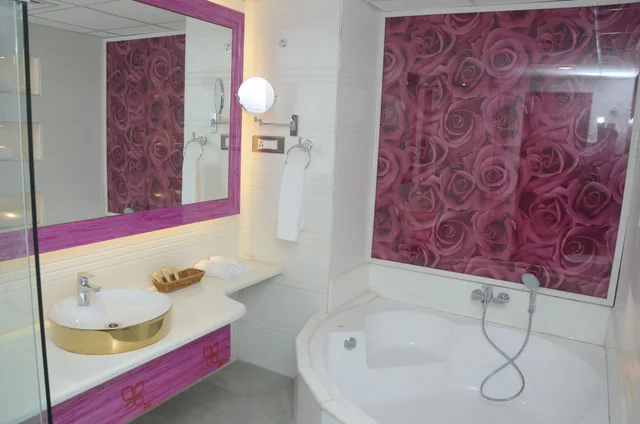 جناح بسرير كوين، The Grand Empire A Boutique Hotel 4/5
