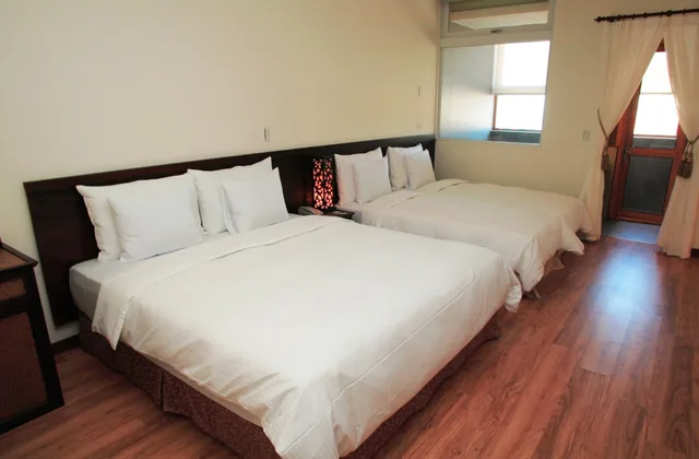 جناح عائلي بسرير كوين وسريرين منفصلين، Lido Forestry Spa Resort 1/6