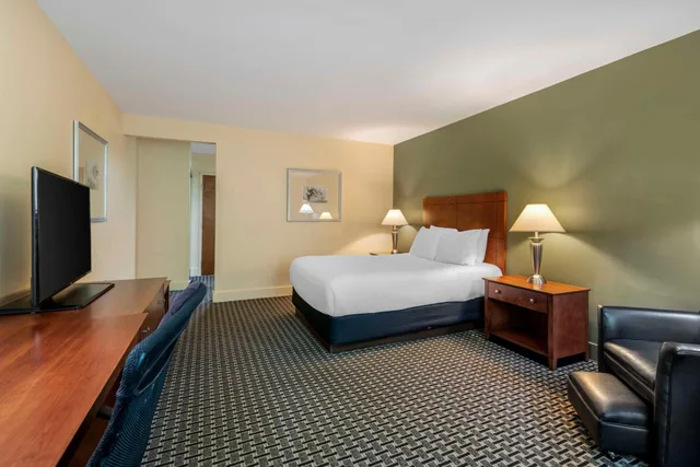 جناح بسرير كوين لذوي الإعاقة، Best Western Plus Brunswick Bath 3/8