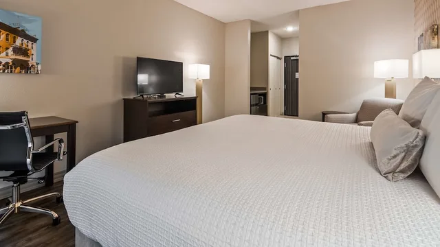 غرفة قياسية بسرير كينج، Best Western Plus Saint Peter 4/10