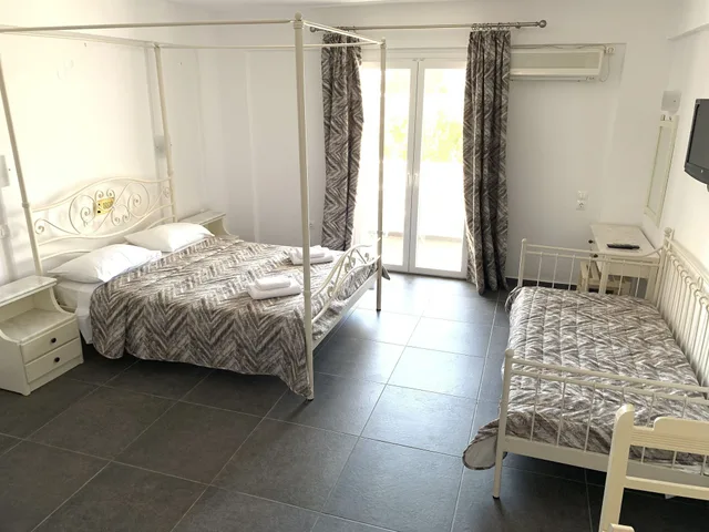 غرفة قياسية ثلاثية بسرير مزدوج مع أريكة، Sea View 8/10