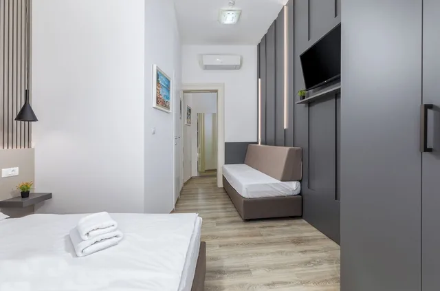 غرفة سوبيريور بسرير كوين وسرير فردي، BOUTIQUE HOSTEL JOYCE 4/10
