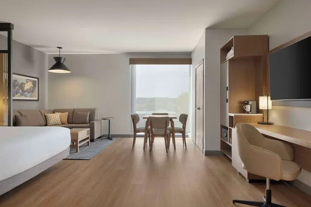غرفة بسرير كينج مع أريكة لذوي الإعاقة، Hyatt Place Windsor 2/6