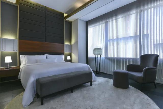 1 Bedroom, Westin, Club, Suite, King Bed، The Westin Doha Hotel Spa 1/2