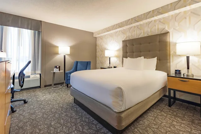 غرفة ديلوكس بسرير كوين، Drury Inn and Suites St Louis Airport 2/8