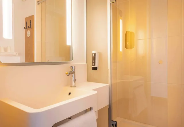 غرفة بسريرين منفصلين، B&B HOTEL MARTIGUES Port de Bouc 4/5