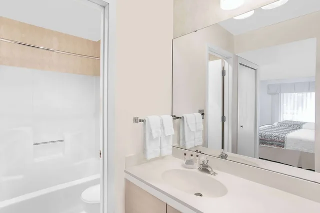 Executive, Penthouse Suite, 2 Queen Beds، Hawthorn Suites by Wyndham Green Bay 7/9