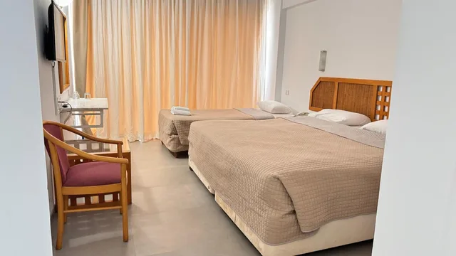 غرفة ثلاثية بسرير فردي، Navarria Hotel 7/10