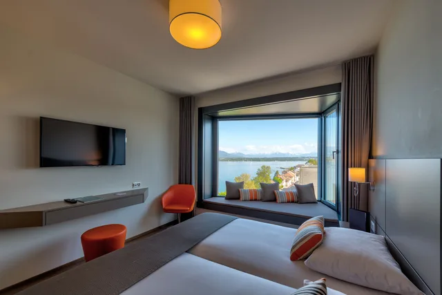 غرفة سوبيريور، Lake Geneva Hotel 2/3