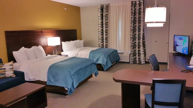 جناح بسريرين مزدوجين مع أريكة لذوي الإعاقة، MainStay Suites Midland South I-20 2/3