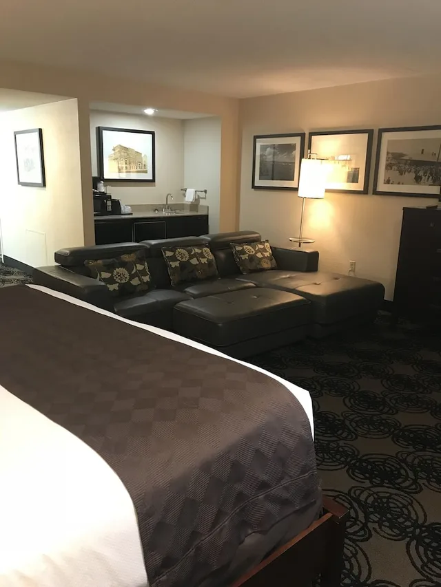 Standard, King Bed, Pool Side, Balcony, Large، Best Western Kelly Inn 6/9