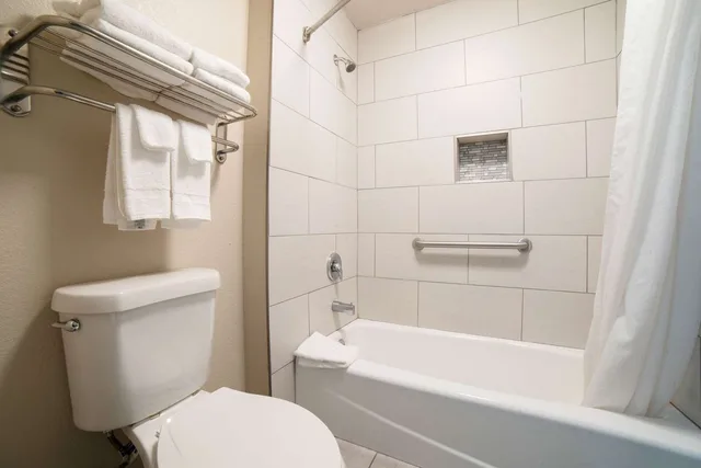 غرفة بسريرين كوين، Econo Lodge Inn & Suites Corpus Christi 4/4