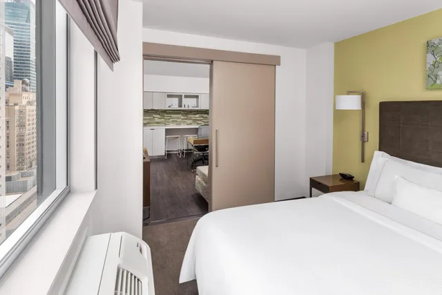 جناح جونيور بسرير كينج بإطلالة على المدينة بغرفة نوم واحدة، Element New York Times Square West Hotel 1/4