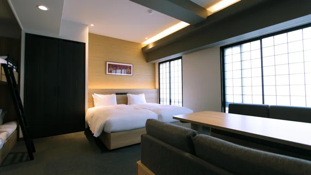 غرفة ديلوكس بسريرين منفصلين وسرير بطابقين، KOKO HOTEL Residence Kyoto Nijo Castle 1/1