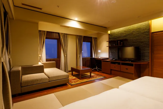 Suite, Twin Beds, Castle View, Bathtub، Holiday Inn ANA Kanazawa Sky 2/5