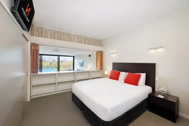 2 Bedrooms, Apartment, 2 King Beds, Lake View, 2 Bathrooms, Balcony، Swiss-Belsuites Pounamu Queenstown 2/8