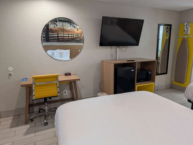 غرفة بسريرين مزدوجين لذوي الإعاقة، Days Inn by Wyndham Arcadia Louisiana 3/6
