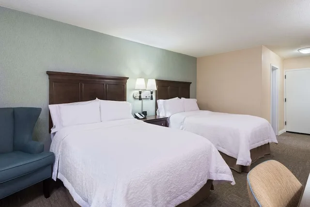غرفة بريميوم بسريرين مزدوجين، Hampton Inn White Plains Tarrytown 2/3