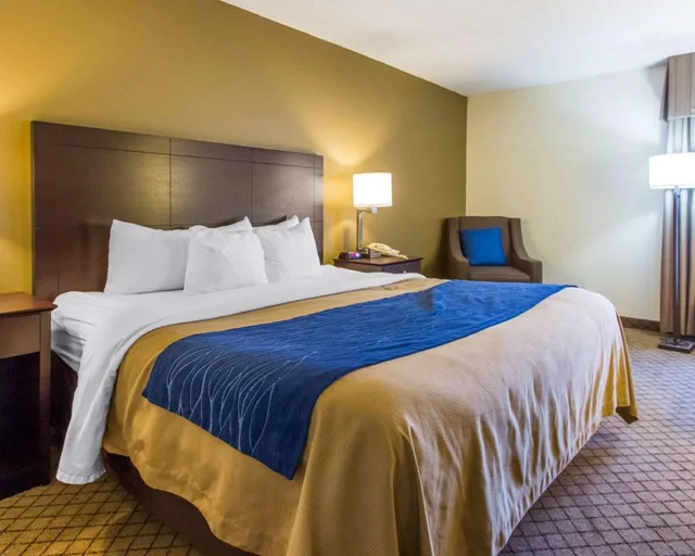 غرفة بسرير كينج، Quality Inn Clarksville 1/9