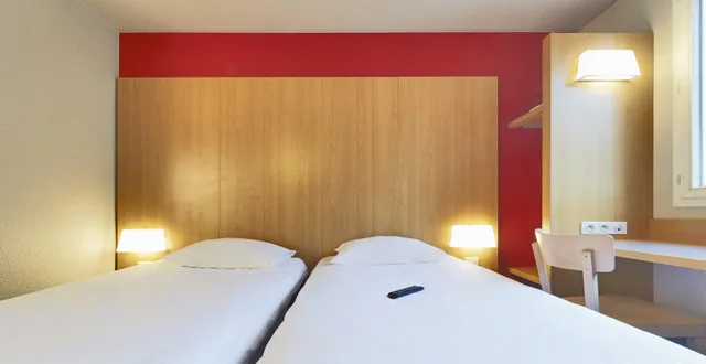 غرفة كلاسيكية بسريرين منفصلين، B&B HOTEL Paris Porte de la Villette 2/3
