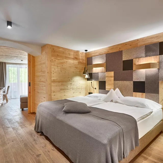 جناح جونيور، Hotel Fanes 4/6