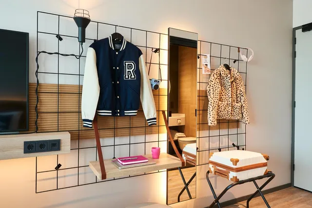 Moxy, Family, Queen Bed, Sofa، Moxy The Hague 2/7