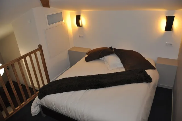 غرفة رباعية بسرير مزدوج وسرير بطابقين، INTERHOTEL HOTEL DES ARTS 1/5